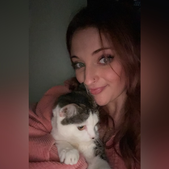 Meet your Posher, Emily - Picture 1 of 1